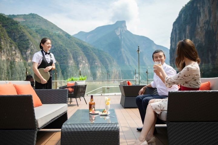 Путешествие на машине. Можно ли самостоятельно поехать. Ласточкино гнездо туристы. Нахазо роза хутор кемпинг. Путешествовать в китае.