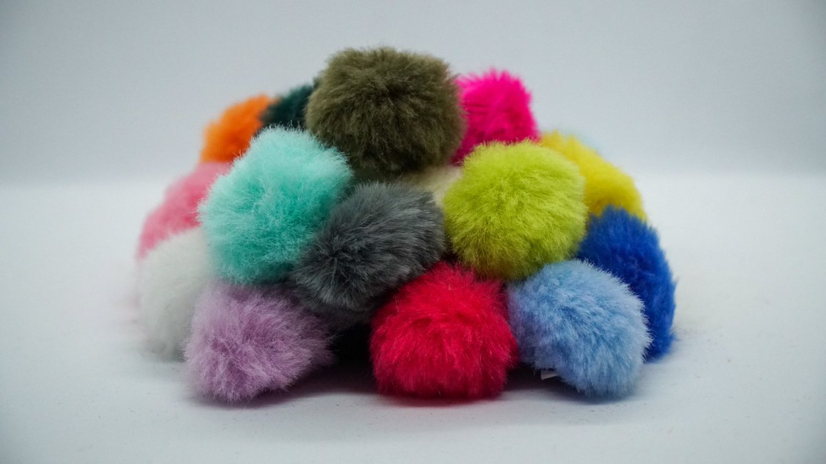 Struggling with finding the best windshield for your lavalier on a colorful outfit? We certainly might have what you need :) Check out our 29 colors on weevee.ch
#weevee #windjammer #lavalier #microphone #colors