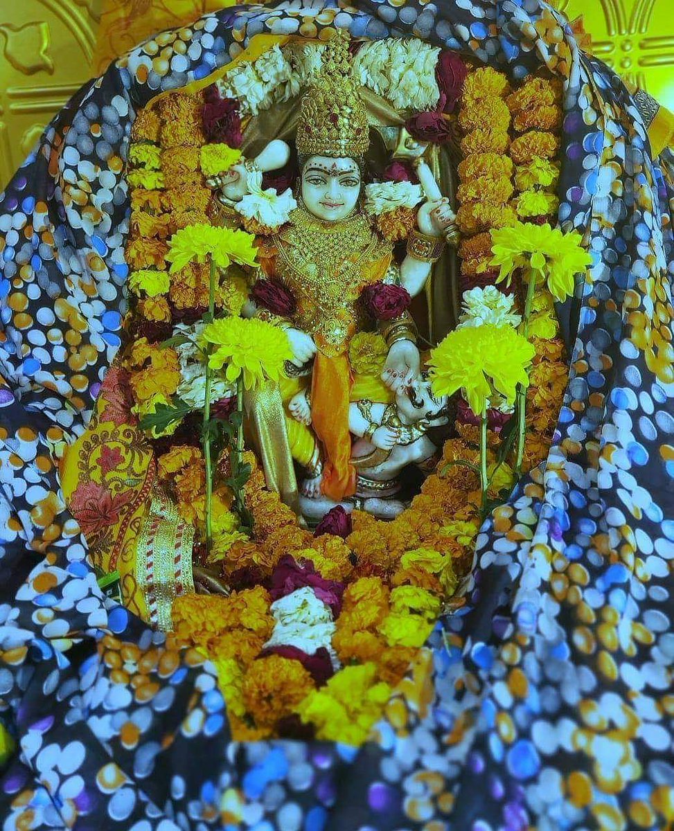 baglamukhipuja's tweet photo. माँ बगलामुखी का स्वरूप अत्यंत सौम्यता एवं शांति से परिपूर्ण रहता है। इनकी आराधना से वीरता-निर्भयता के साथ ही सौम्यता एवं विनम्रता का विकास होकर मुख, नेत्र तथा संपूर्ण काया में कांति-गुण की वृद्धि होती है। https://t.co/9Zi1strXRV