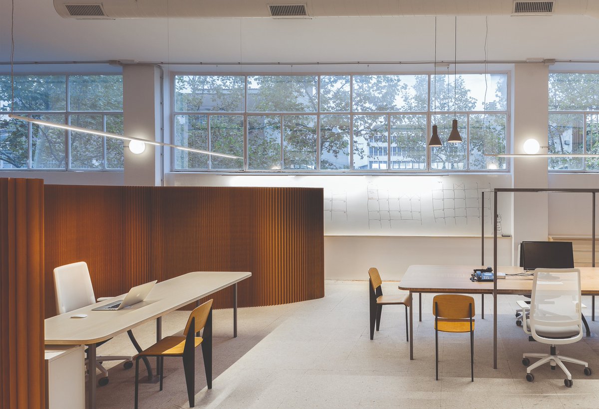 SimonElectricES's tweet photo. En un espacio de creación es necesaria una iluminación que se adapte a cualquier necesidad.

Por eso mismo, las oficinas de Image de Marque cuentan con la #SimonSlimSystem, que las hace perfectas.

https://t.co/NAJwdYA2bq

#SimonElectric #LightUpEmotions #IndoorLightning https://t.co/rlrqIxiaQm