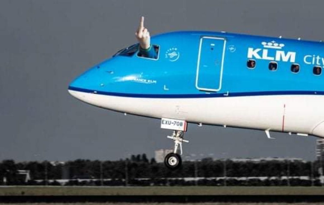 Cor10792734's tweet photo. @LWinnips @NOS @XRNieuwsmedia De "blauwe 'trots'.. een vinger voor de burger.. leugens en greenwashing bedacht door #ShellMustFall #fucklm #LockdownSchiphol4punt0isComing https://t.co/nBXn58pYg9