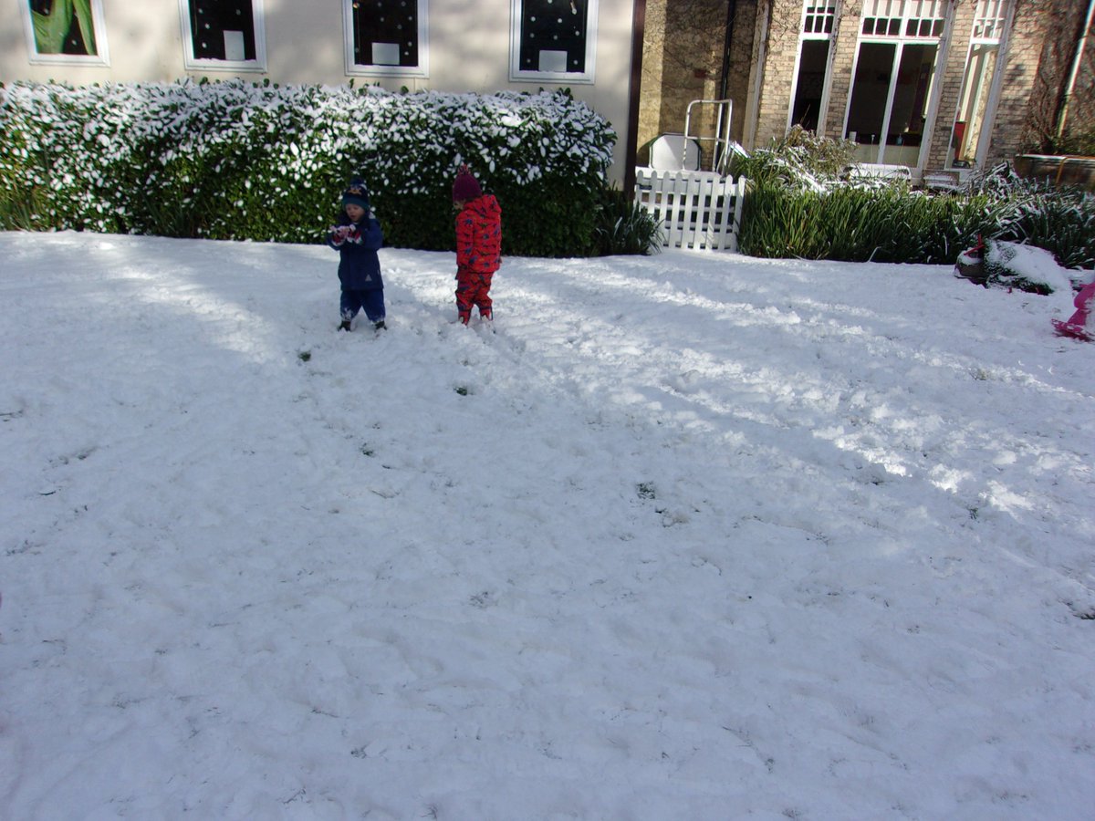 HessleMount's tweet photo. A bit of fun in the snow today for the Pre-School children. https://t.co/CTRRexm6lw