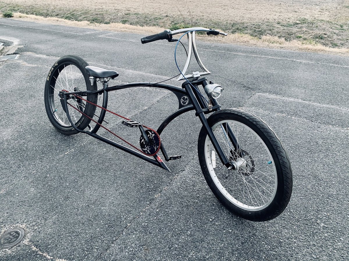 romesama_'s tweet photo. " Ruff Cycles Smyinz "
ステムも届いたのでハンドルとブレーキ付けてざっくり出来た♪
シフトケーブルが短過ぎたり等まだ改良点はあるけどイイ感じに！
フォークが短くなったけど、これでも225cmくらいある😂

#CustomBicycle
#CustomCruiser
#StretchCruiser
#ビーチクルーザー
#ファットバイク https://t.co/v6CUFVBFTX