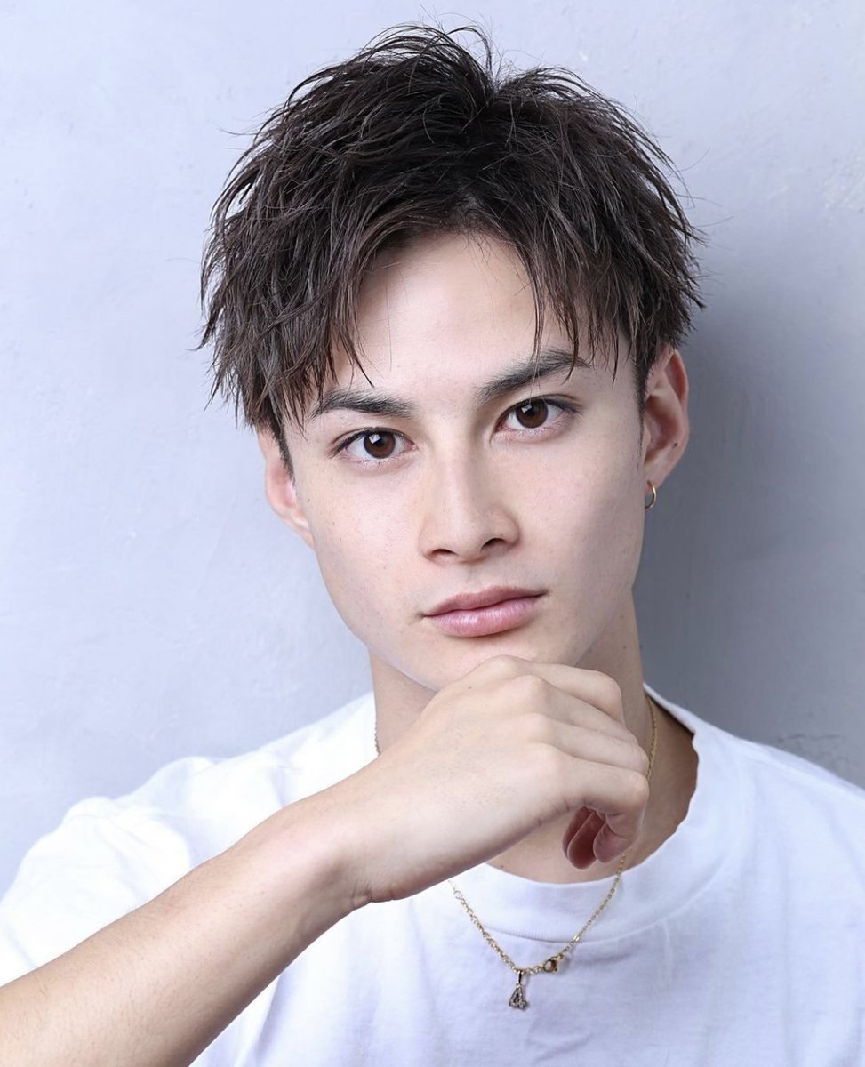 ダイキ 垢抜けさせるプロ フレッシュ 髪型 マッシュ マッシュウルフ 髪色 黒 シルバー系 アッシュ系 髪質 ストレート セット サラサラを意識 クール 髪型 アップバング オールバック センターパート 髪色 黒 髪質 ストレート セット タイト