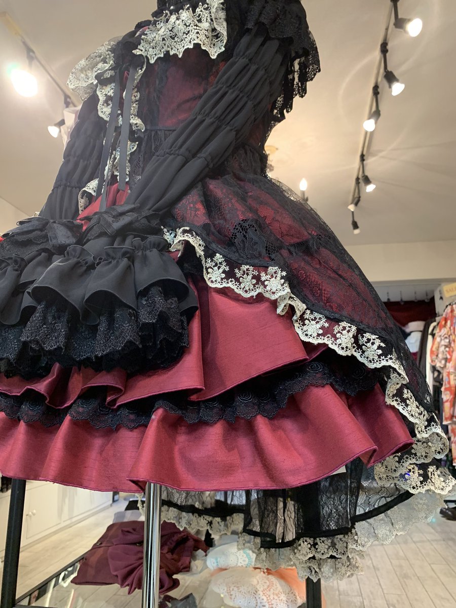 Atelier Pierrot大阪店 Sale開催中 おすすめコーディネート バレンタインフェア対象 赤 黒 金の華やか合わせ Atelier Pierrot ミニコルセットワンピース T Co Xdqbbteamz T Co Zna6ollqfu ゴスロリ