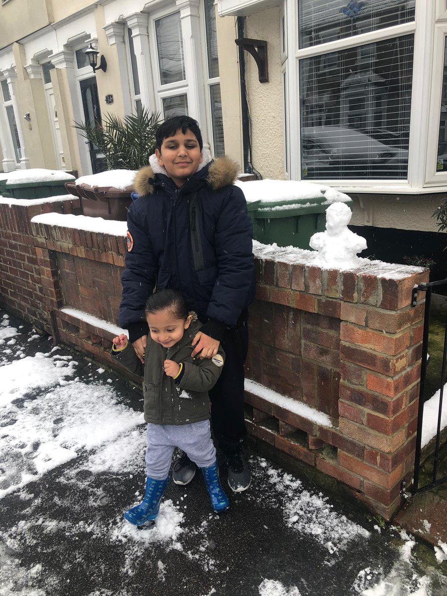 eshaa_rani's tweet photo. Jay enjoyed playing out in the snow with his brother x @MissPharro @MissHooper14 @FookesMrs @MissJohns8 https://t.co/QA7xbk1Ka8