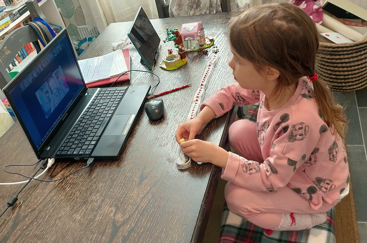 FayeWo1's tweet photo. Lyra really enjoyed hearing all about Antarctica. Thank you, Henri! @DovedaleY1 #polarday https://t.co/79hCpHTsub