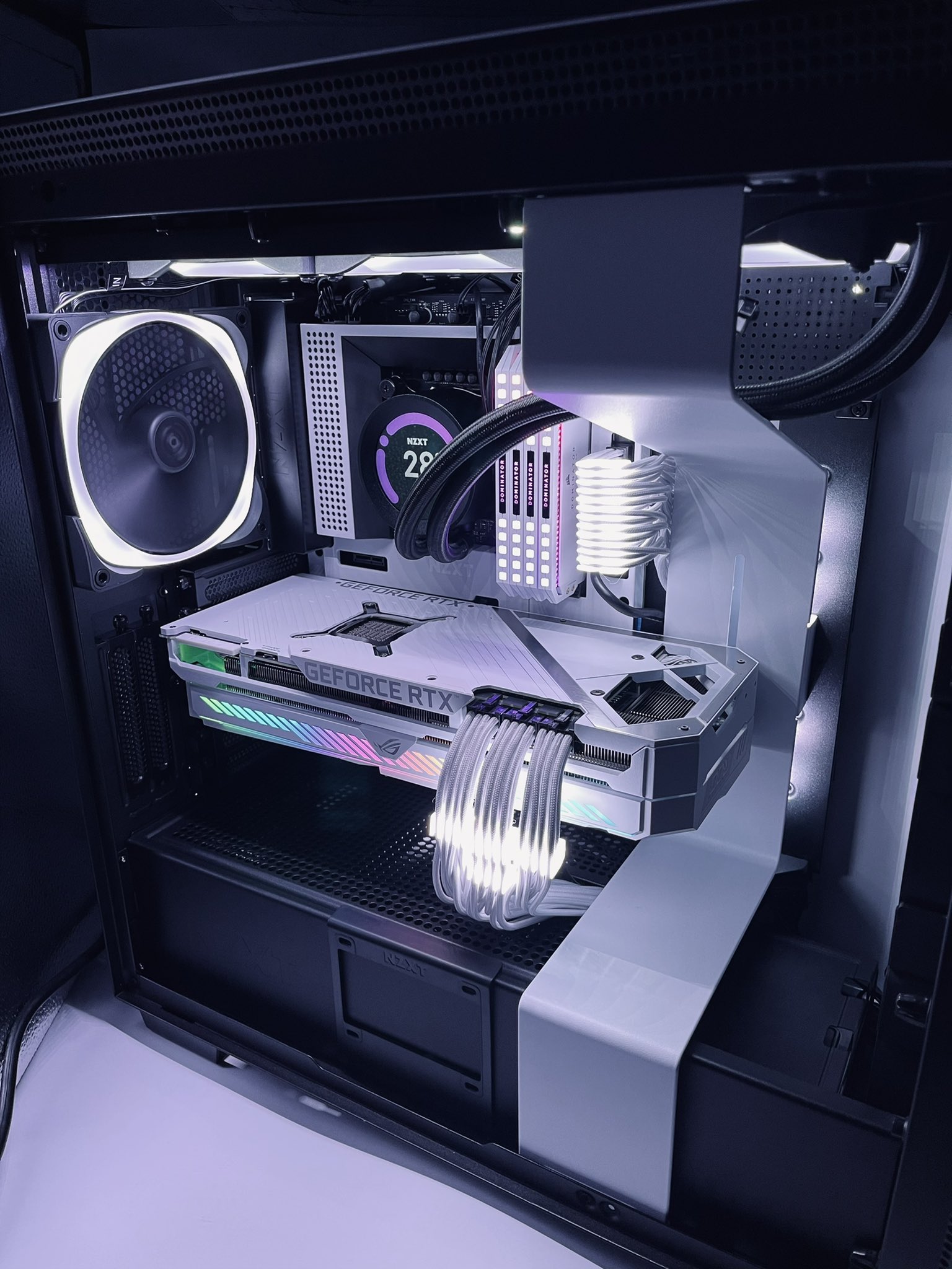 すう ようやくおニューpcが完成 みんな見てくれ Intel Core I9 k Nzxt Z490 N7 Z49xt W1 Asus Rog Rtx3090 White Corsair Dominator Platinum 32gb Nzxt Kraken Z73 Nzxt E850 Nzxt H710i Nzxt Aer Rgb 2 7