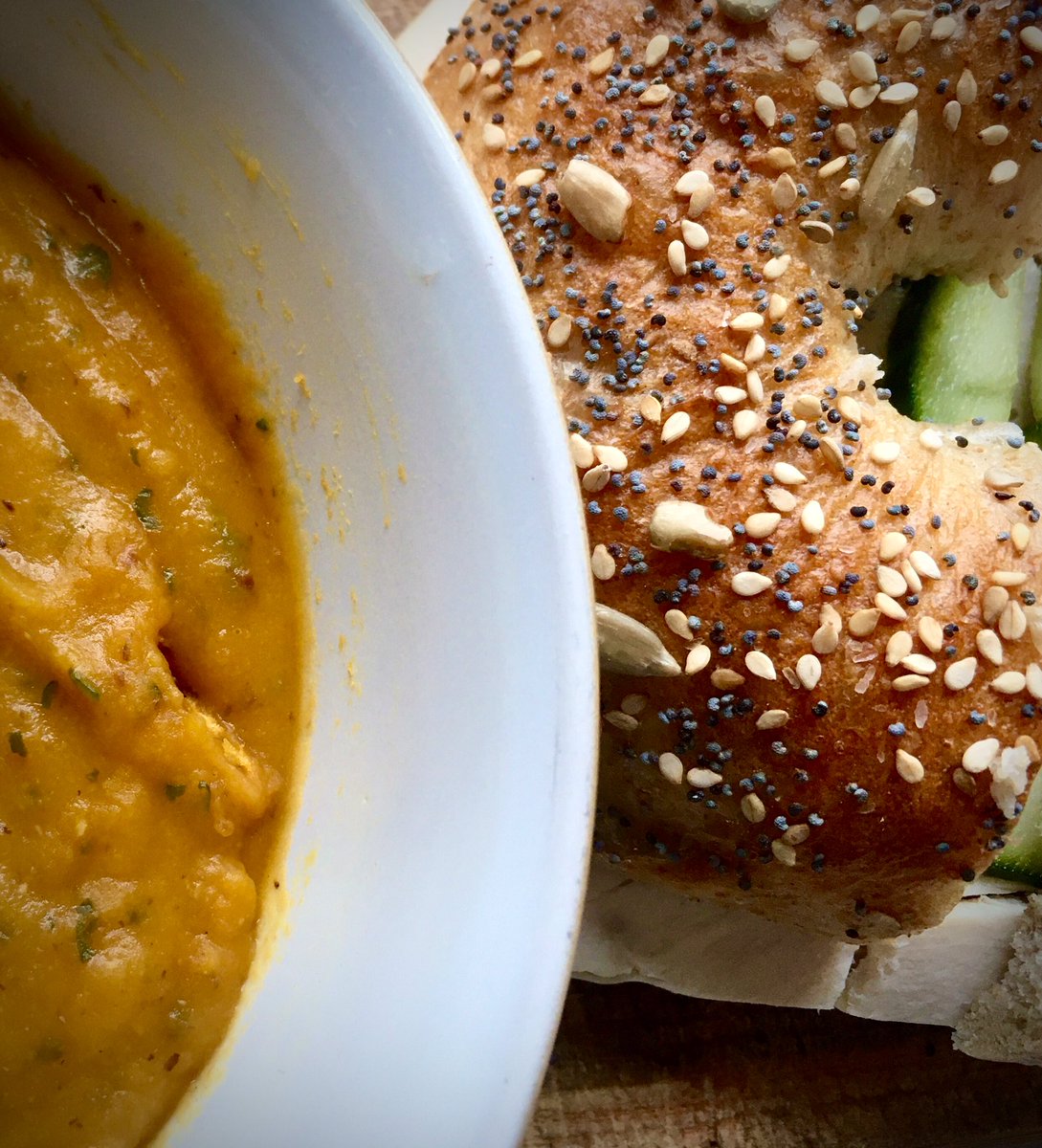 LaBonneParis1's tweet photo. Practice makes perfect! Beautiful bumptious Wholemeal bagels for @PiesseRosie #funkyfrankwell today. Stephanie at the helm. I think she’s cracked it! It’s hot ‘n spicy carrot & lentil soup with mine . How will you eat yours?.... #bagels #busybakergirl #shrewsbury https://t.co/76ilwTgFfL