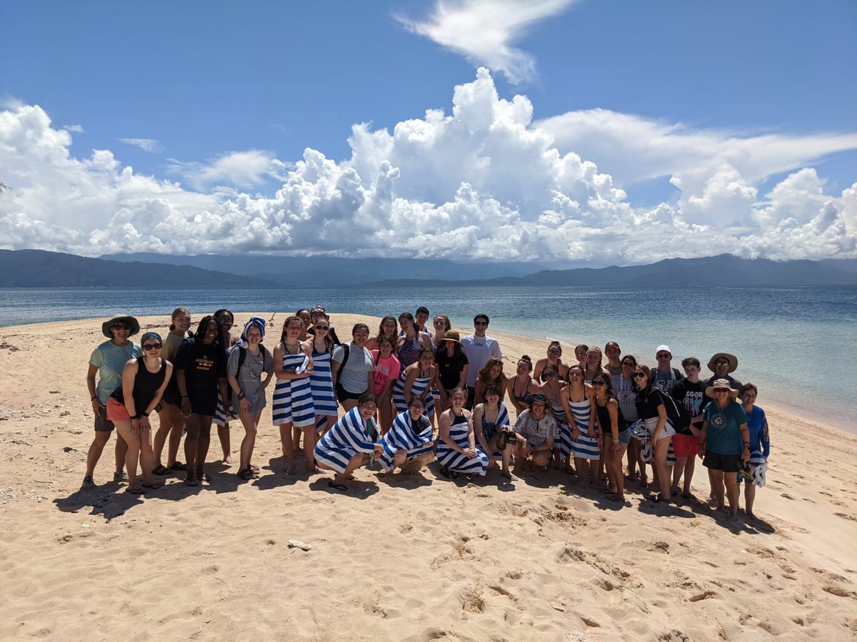 One year ago today, we embarked on the trip of a lifetime. Made even more special now that we navigate a world that is so different. Cherishing the memories with you all! 🥰🇳🇿🦘🇦🇺🐠
<a href="/MsMarro_OA/">Mrs. Makrinos</a> <a href="/msannunziato/">Ms. A</a> @coffmanoahs