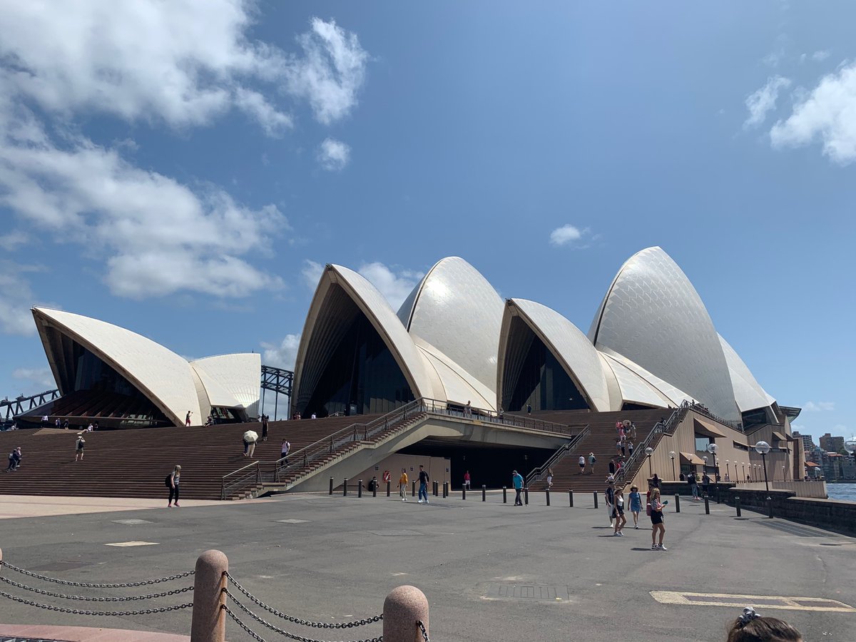 Helen van Riel tweet media