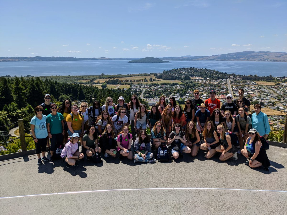 Helen van Riel tweet media