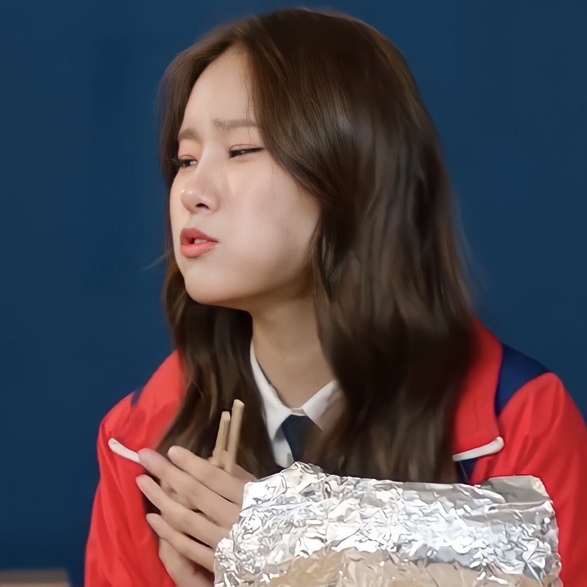 seeing her enjoy her food makes me feel so warm inside. like monday eat! holly happy!