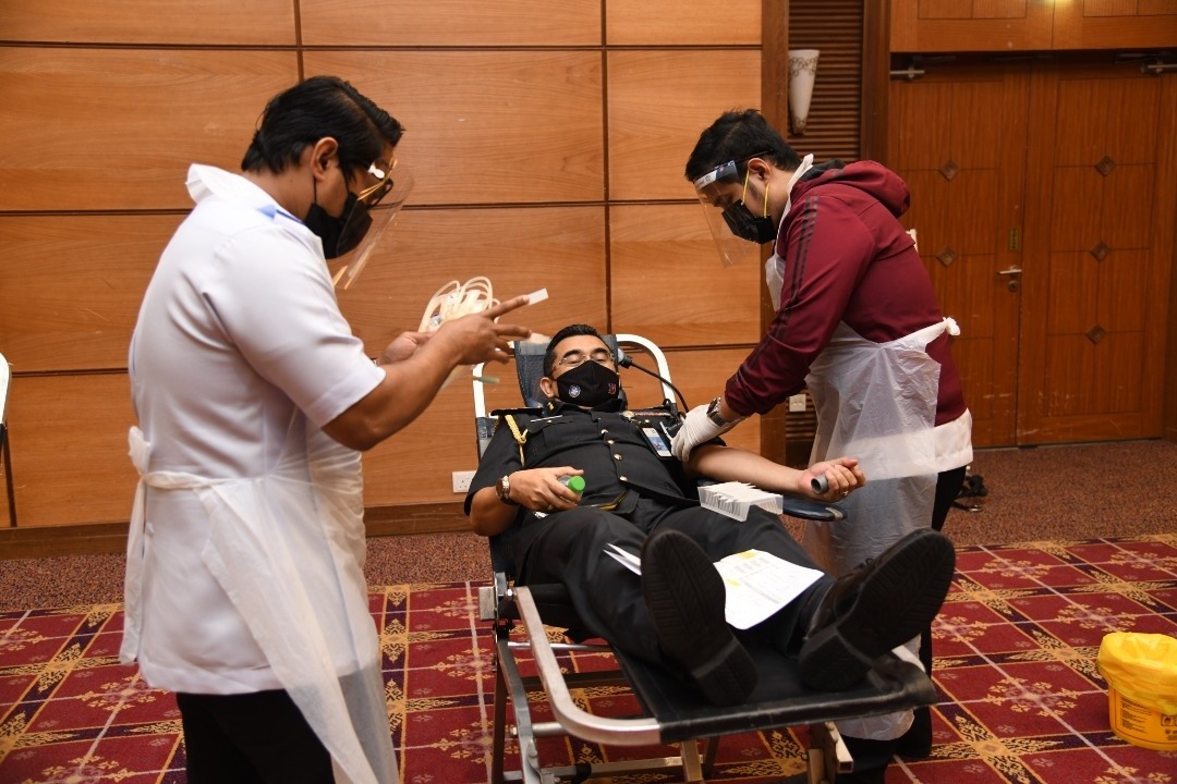 HasnolzamzamKSU's tweet photo. "Pagi tadi saya berkesempatan merasmikan Program Derma Darah anjuran BAKA, PUSPANITA dan KPPM di Dewan Serbaguna Aras G, KPDNHEP Putrajaya."
#KPDNHEP #programdermadarah https://t.co/QsPvP8WeLX