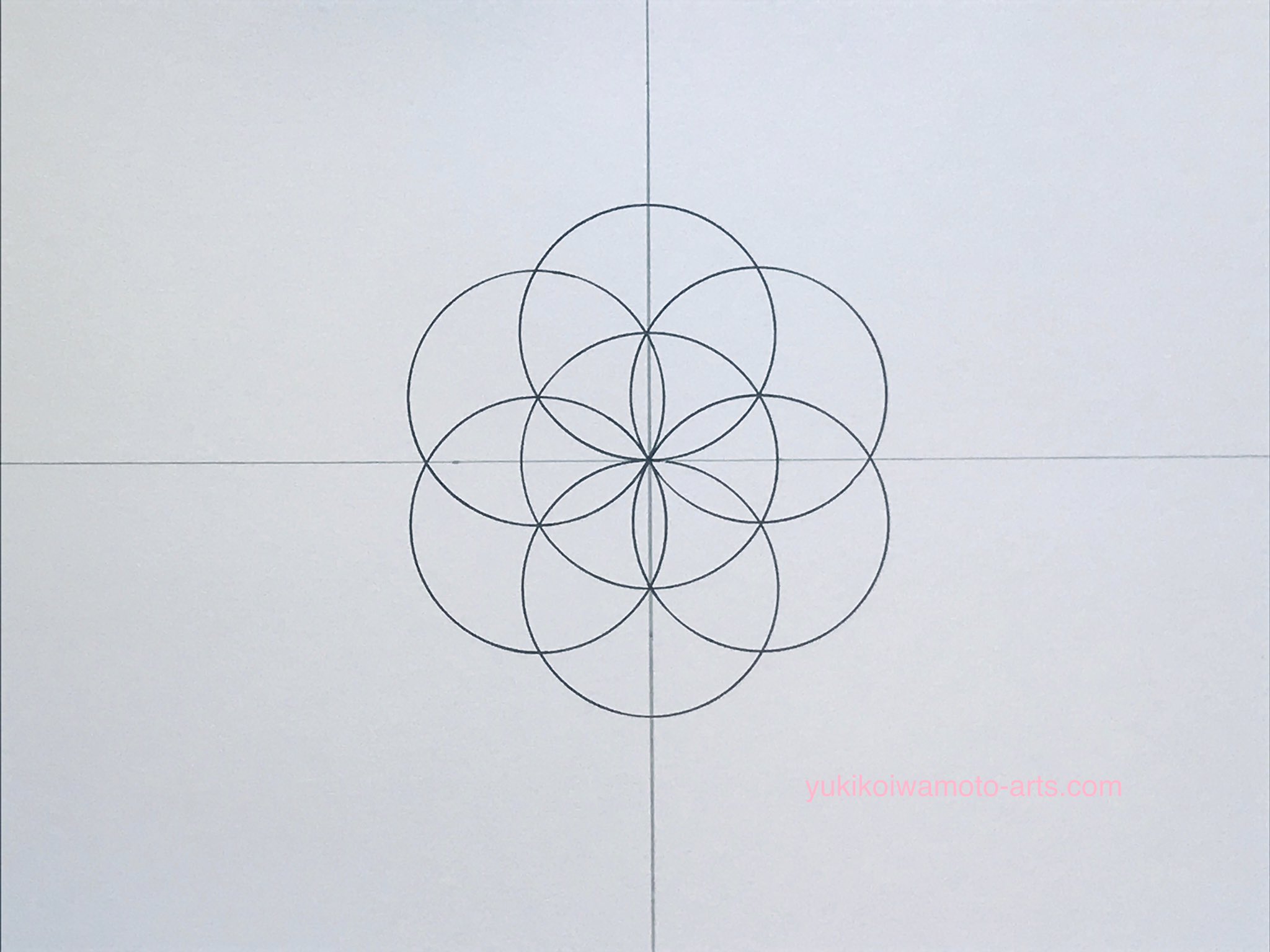 Uzivatel イワモトユキコ 幸運を呼ぶ曼荼羅アート Na Twitteru 今日はシードオブライフの描き方動画撮影しています フラワーオブライフよりもずっと簡単だし シンプルな美しさがあって 個人的にはこちらの方が好き 初心者でもとっても簡単に描けるので 点描
