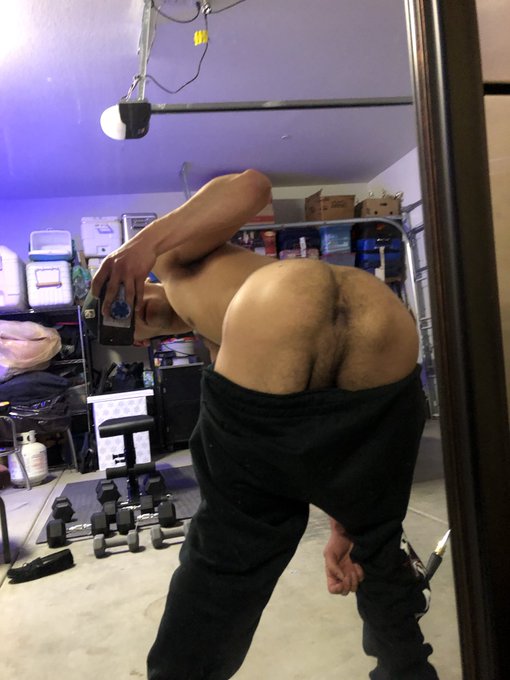 Just got done with my workout 💪🏻 https://t.co/6xhwu4kpve