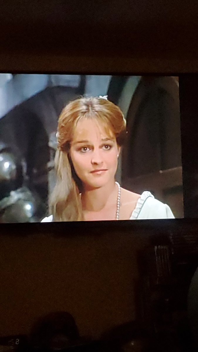 NikiHelmsley's tweet photo. @HelenHunt #throwbacktuesday Ribbit ribbit.  #FrogPrince https://t.co/VIAC5AWRk7