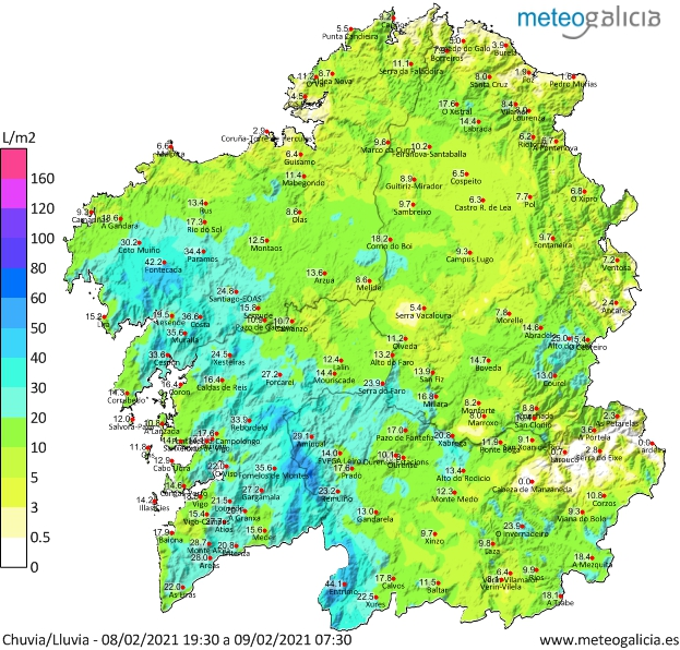 MeteoGalicia's tweet photo. A fronte desta madrugada deixou importantes refachos de vento e chuvia intensa en toda #Galicia.
O resto do día mellora algo pero continuará moi desapracible. Vento do suroeste, chuvia intermitente, pero que aínda pode ser forte e baixada da cota de neve ata os 1000 m pola tarde. https://t.co/tMhqTA490A