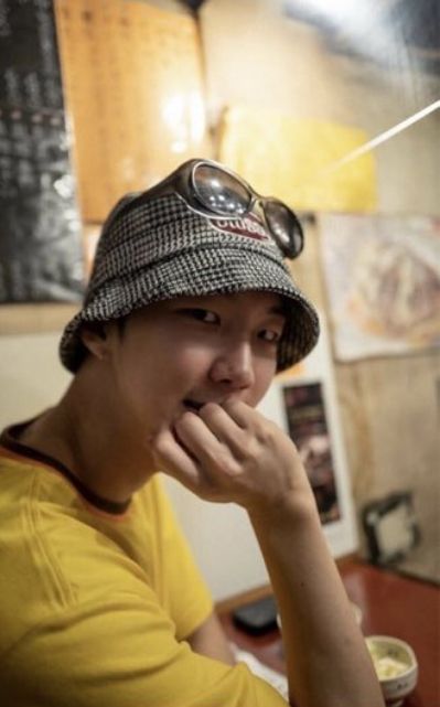 your camera roll if LEE SEUNGHOON was your boyfriend— a thread;