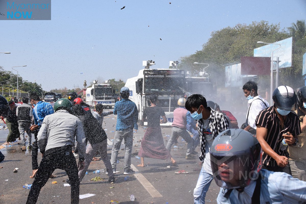 Myanmar_Now_Eng's tweet photo. Police fired around 50 rounds of rubber bullets and used water cannons to crackdown on protesters in Naypyidaw. #2021uprising https://t.co/0UJsTbPa4r