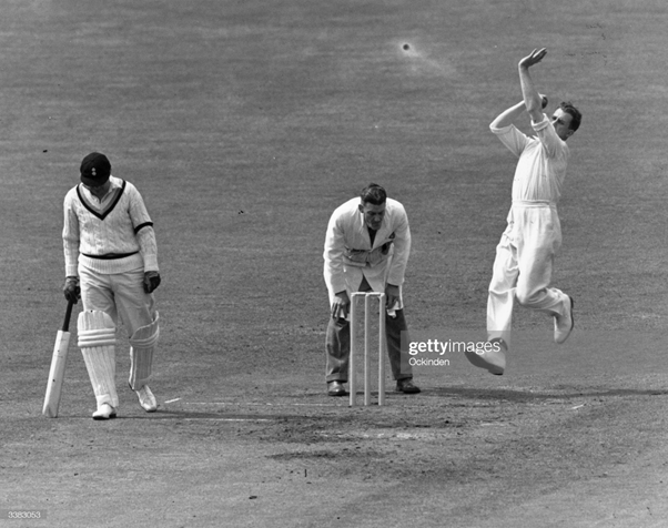 Thread: Jim Laker (born 9 Feb 1922) was so grooved that he could have run in to bowl blindfolded.  #cricket  #onthisday  @surreycricket
