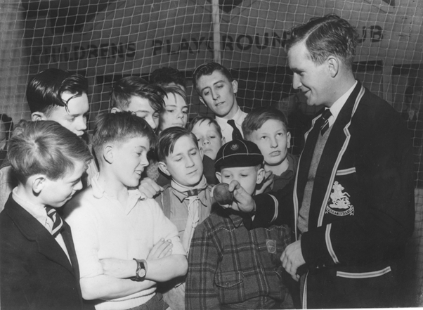 Not blessed with the long fingers of Lance Gibbs, Laker painfully put the ball between the index and middle fingers and stretch the webbing in between. Success came at a cost.