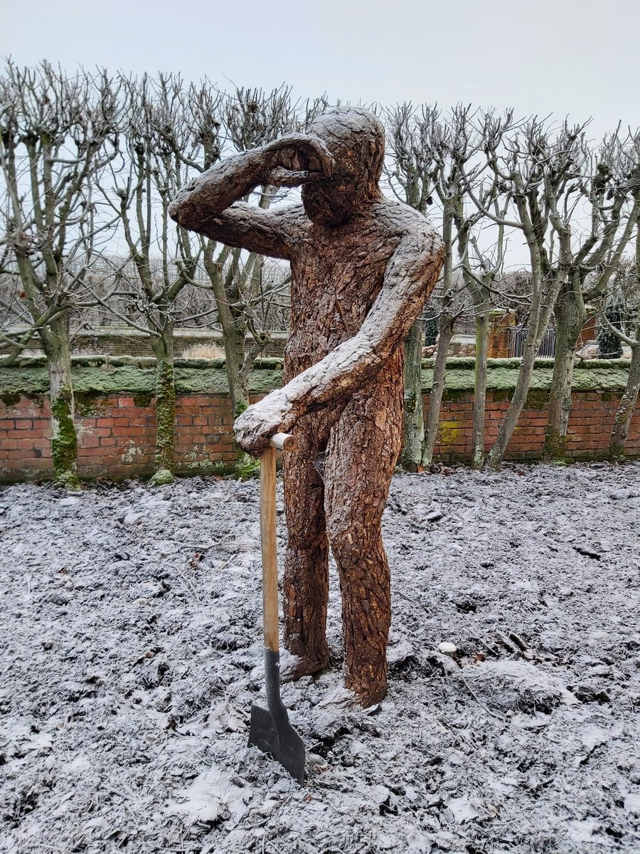 Tough conditions out there right now 😉
#wintergarden #snow #gardening #gardens #gardenart #gardensculpture