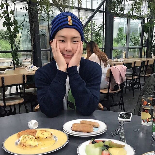 your camera roll if LEE SEUNGHOON was your boyfriend— a thread;