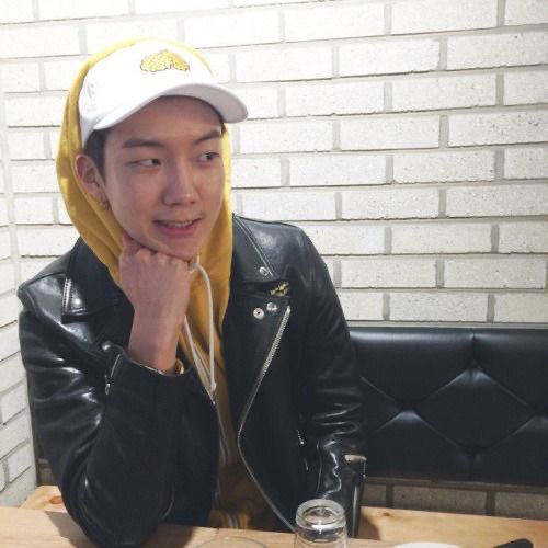 your camera roll if LEE SEUNGHOON was your boyfriend— a thread;