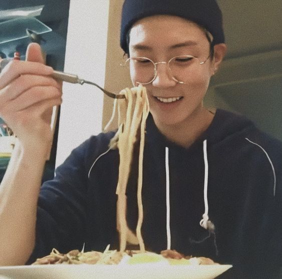 your camera roll if LEE SEUNGHOON was your boyfriend— a thread;