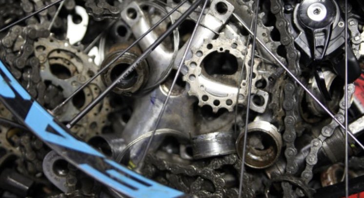 CecileGauffriau's tweet photo. Sports retail giant @Decathlon will launch a scheme to deliver a #circulareconomy for bike sales, with various new incentives for customers to recycle or repair their bikes ♻️ 
🚲 ⚒ 🚲
👉 https://t.co/KCxydmJWPm
📕A book to know more 🤓 https://t.co/Wvl1gCLOeT https://t.co/U3Roof4Vuk
