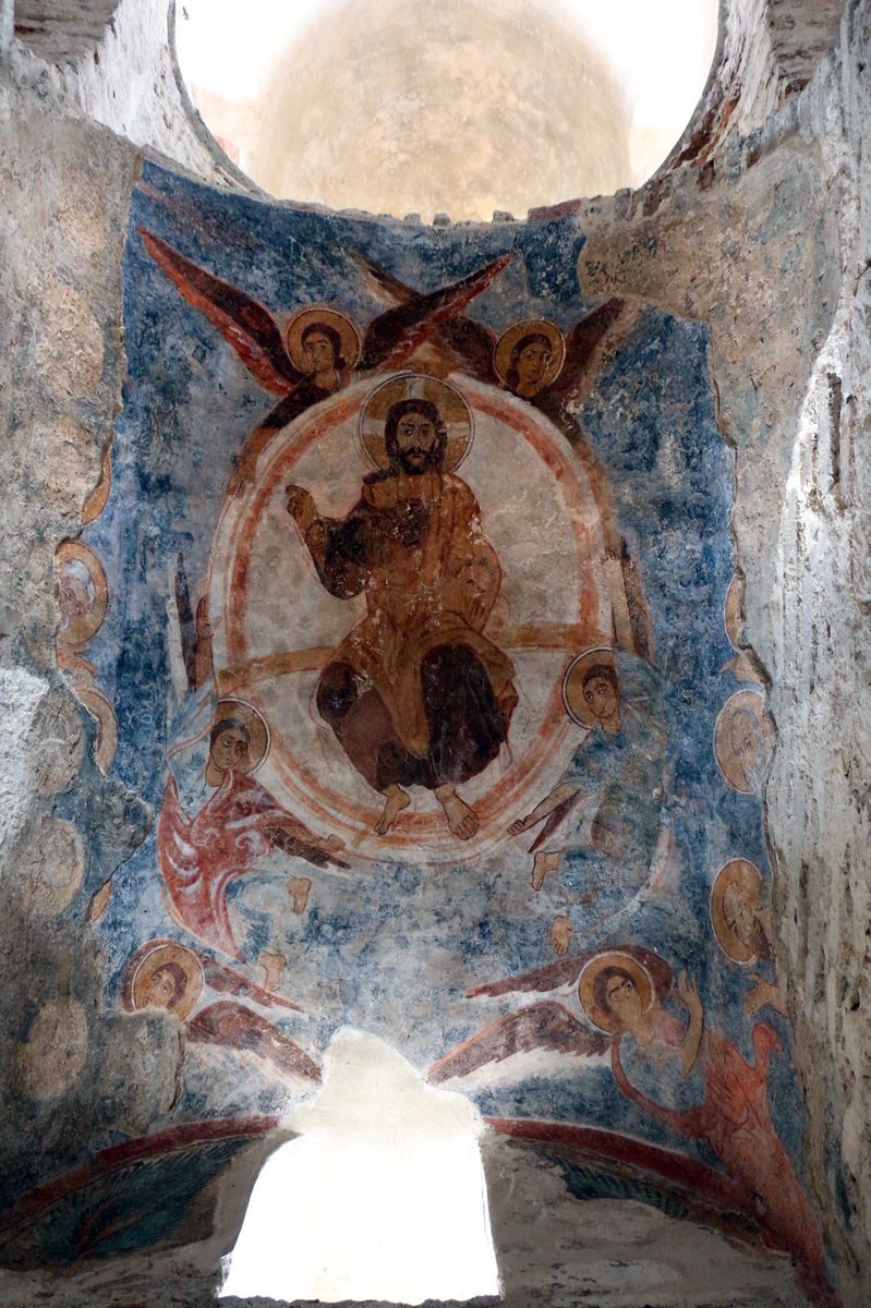 JacopoVeneziani's tweet photo. #Divulgo la Cattolica di Stilo (Reggio Calabria), chiesa bizantina (IX s.) eretta ai piedi del monte Consolino.

Non appena la si scorge nella vallata, in lontananza, si è avvolti da un caldo profumo di Oriente.

All'interno, frammenti di affreschi ricordano un antico splendore. https://t.co/8YCC8iQJM5