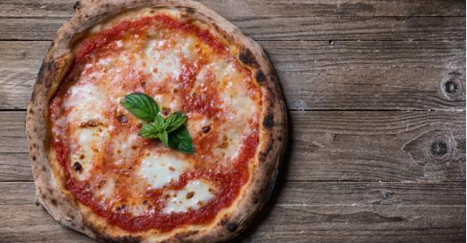 Corriere's tweet photo. I  trucchi degli chef e gli errori da evitare  per fare una pizza perfetta  https://t.co/W0SfDDQyAc https://t.co/94kRyU9NUq