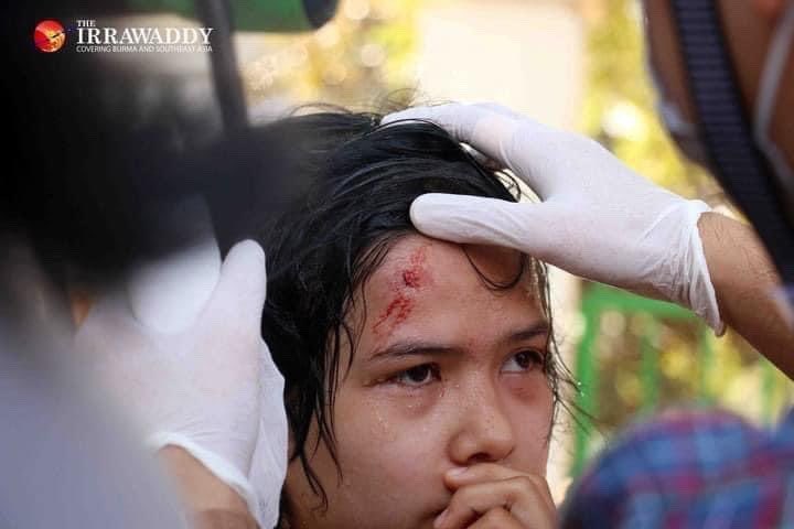 BG_ICEICE's tweet image. The Myanmar Military is now shooting people with real bullets ! 
HEAR OUR VOICE #WhatsHappeningInMyanmar #Feb9Coup