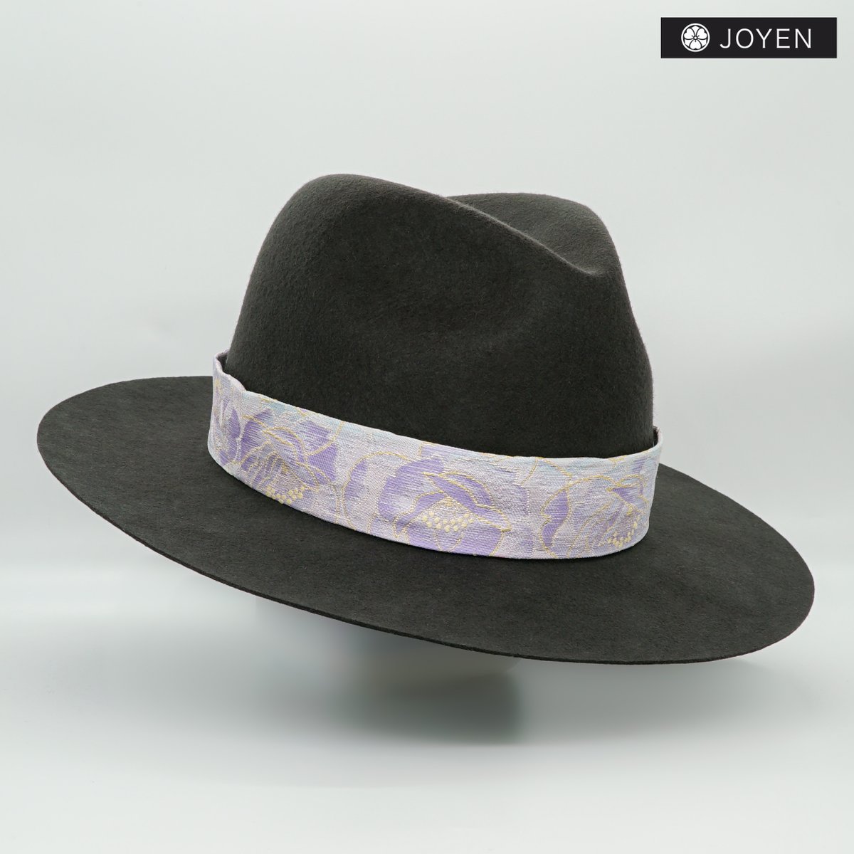 joyen5577's tweet photo. JOYEN HATの発売開始！
西陣織の正絹のリサイクル帯で作ったリボンが付いた
新品のウール100%の日本製の中折れ帽子です。

https://t.co/Qqmp8hw2Dh

#帽子 #おしゃれ #手作り #和 #一点物 #西陣織 #伝統工芸 #帯 #和柄 #帯リメイク #中折れ帽 #ミンネ #hat #fedora #japan #kimonostyle #obistyle https://t.co/jV29SR2kYG