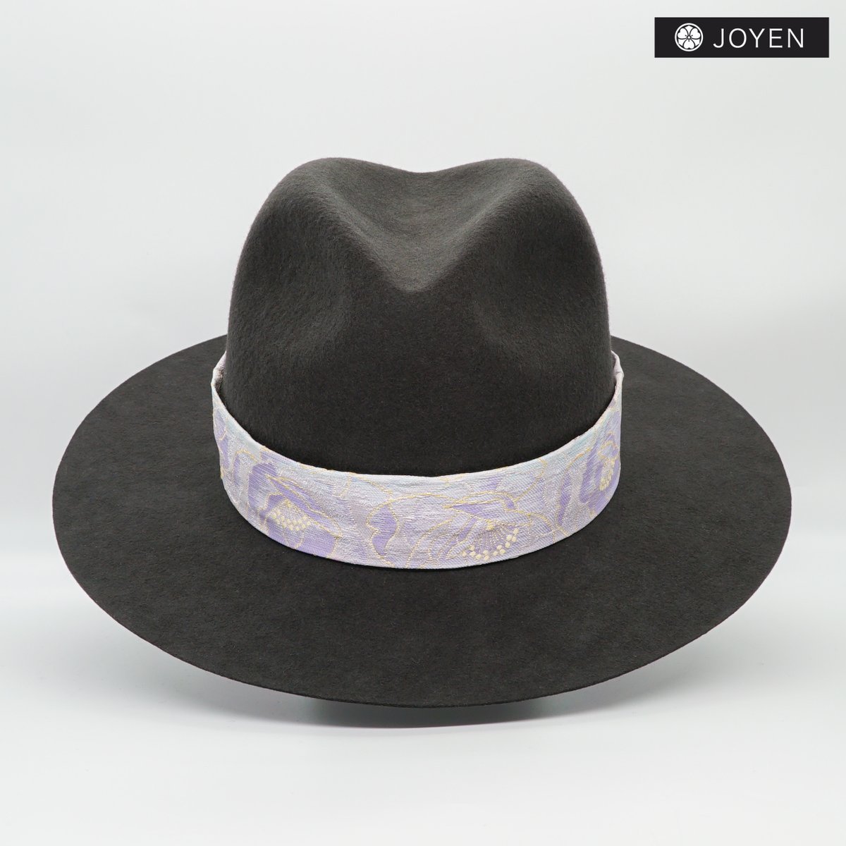 joyen5577's tweet photo. JOYEN HATの発売開始！
西陣織の正絹のリサイクル帯で作ったリボンが付いた
新品のウール100%の日本製の中折れ帽子です。

https://t.co/Qqmp8hw2Dh

#帽子 #おしゃれ #手作り #和 #一点物 #西陣織 #伝統工芸 #帯 #和柄 #帯リメイク #中折れ帽 #ミンネ #hat #fedora #japan #kimonostyle #obistyle https://t.co/jV29SR2kYG