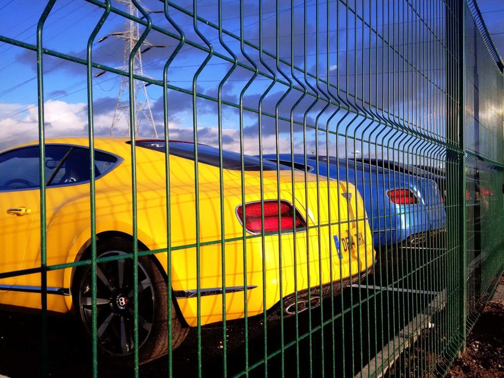 CLD_Fencing's tweet image. What exactly is V Mesh Fencing and what's the difference between the various options out there? 

We have you covered with our product feature: bit.ly/3ec2Vk2

#physicalsecurity #securitynews #vmesh #vmeshfencing #fencing #fences #fencingsystem #productfeature