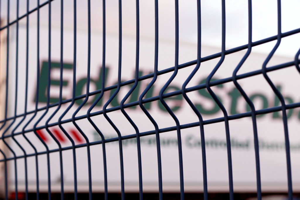 What exactly is V Mesh Fencing and what's the difference between the various options out there? 

We have you covered with our product feature: bit.ly/3ec2Vk2

#physicalsecurity #securitynews #vmesh #vmeshfencing #fencing #fences #fencingsystem #productfeature