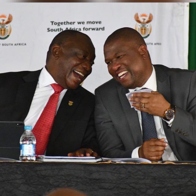 OscarMabuyane's tweet photo. This morning the Eastern Cape provincial government holds its Lekgotla. President Cyril Ramaphosa is speaking addressing the meeting attended by the executive council, mayors, CEs of entities, leadership of the Transnet Group, Mayors and senior government officials. https://t.co/Vm2AWQ2CXm