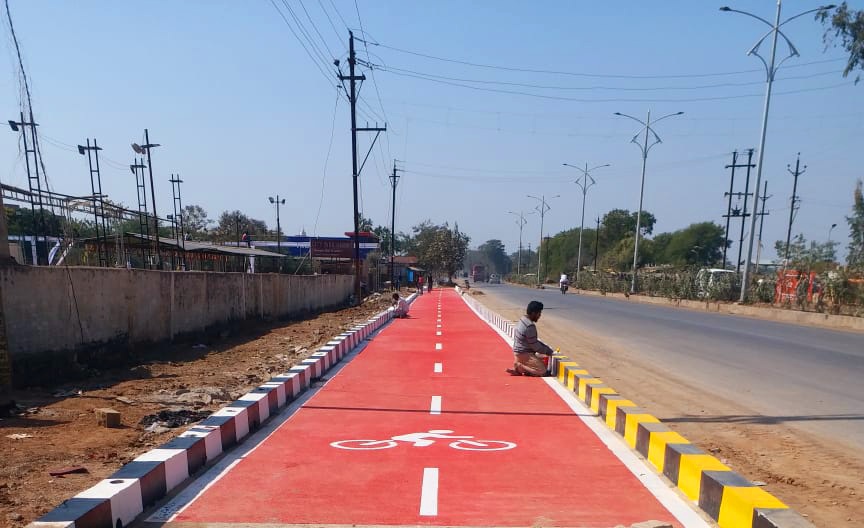 viral33334's tweet photo. Cycle track 3.5 mtr wide @SmartSatna @amanbains2211 sir thanks for giving us this opportunity. @Secretary_MoHUA @CyclingCities https://t.co/vWZmFMBHGi