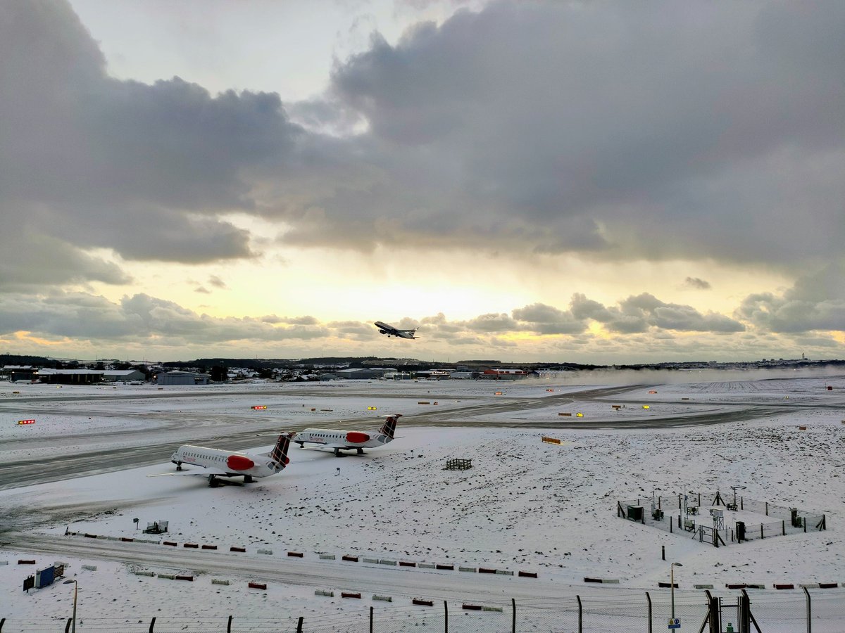 abzpaul's tweet photo. Hello Tuesday.... #dyce #aberdeen #scotland #loveukweather #uksnow #windyssnowcheck https://t.co/GUtXeaCnZK