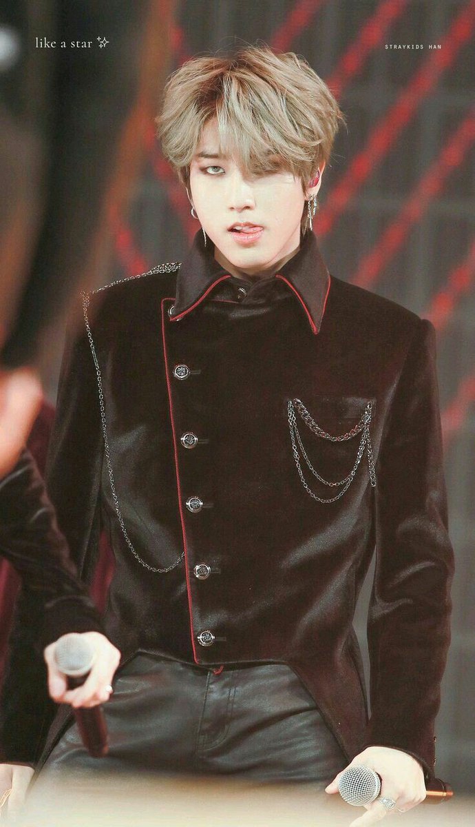 dear4non's tweet photo. I found a cute, talented, cool and also very gorgeous baby at the same time, I think I'd say 'hello', you've entered my life @Stray_Kids 😍 https://t.co/3imXEJbHvh