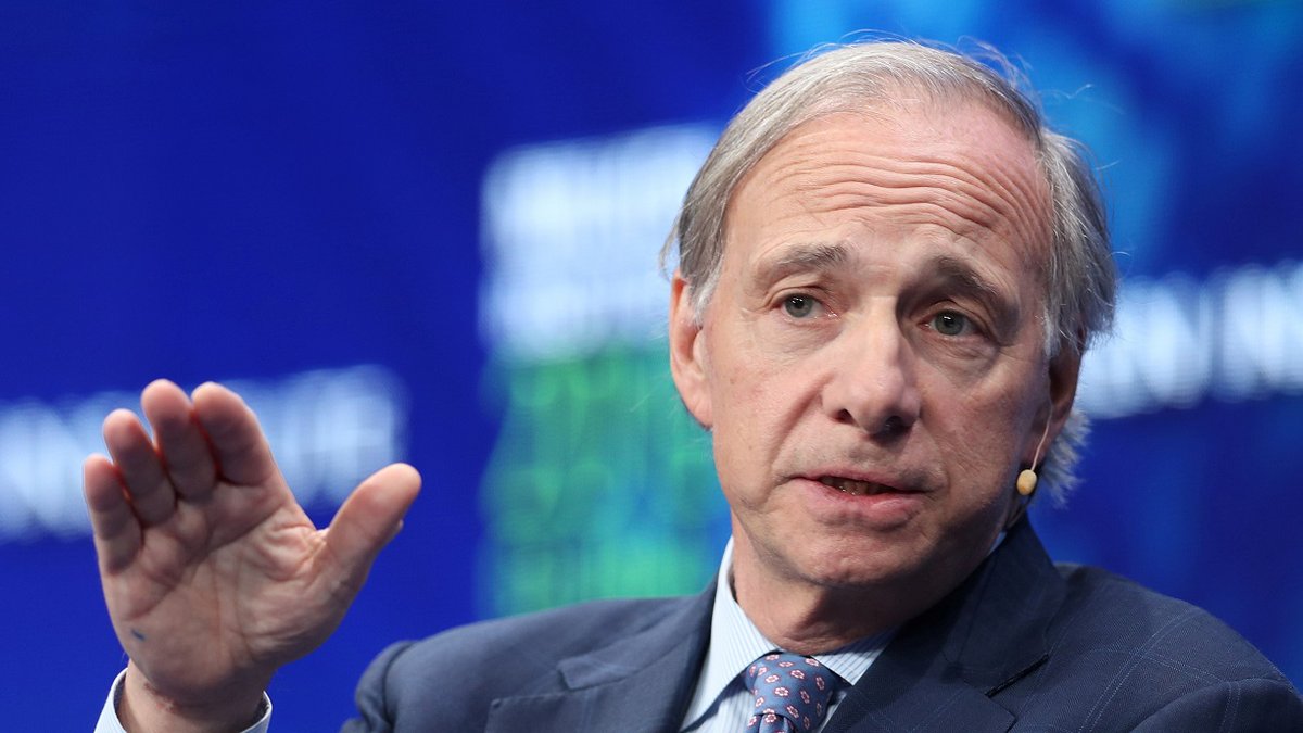13/ Ray Dalio, founder of the world’s largest hedge fund, Bridgewater & Associates, has attributed a significant amount of his success to avoiding any overconfidence bias. He makes it a point to stay aware of the possibility that his assessments may be wrong.
