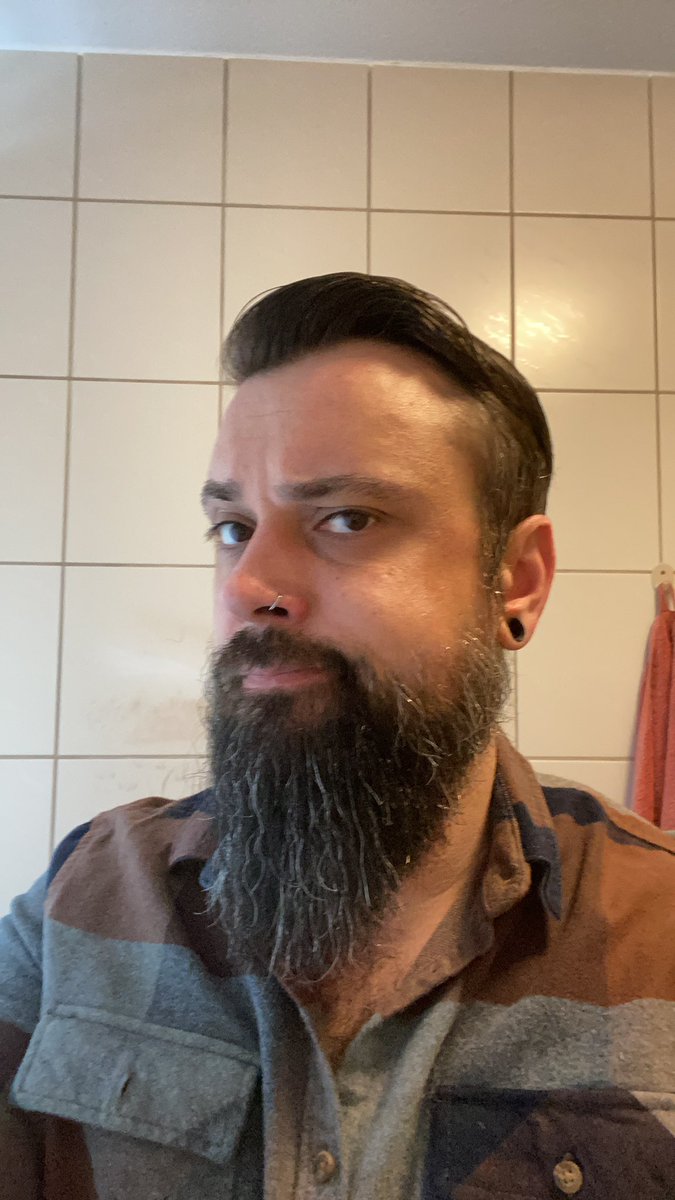 beardoweirdo6's tweet photo. Coronafriese! 😱 ich brauch so dringend nen Barbier!!!! https://t.co/0CTkQc2SRy
