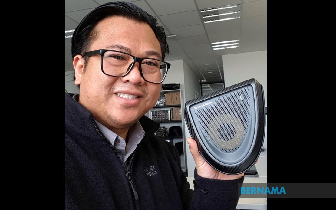 Bernama_Radio's tweet photo. Rekaan pembesar suara (speaker) unik ciptaan jurutera dari Malaysia, Ruslin Tamsir dipasang di dalam kereta buatan Britain, model McLaren Senna sejak 2018, dan patennya juga berjaya diterbitkan oleh Pejabat Paten Eropah.

https://t.co/ph0z2KxoU5 https://t.co/AKWQ2yufxn