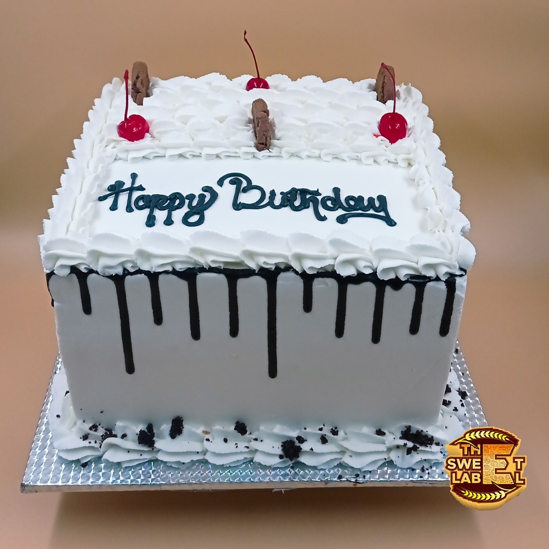 TheSweetLabel_'s tweet photo. Sometimes, simple is more. With our triple delight, red velvet chocolate and vanilla flavour ice-cream cake you can never go wrong.

Let's make your birthday cake, the one to remember. Just a dm away

Lori iro | #DemNoBornYourPapaWell https://t.co/UAUHmvI1fi