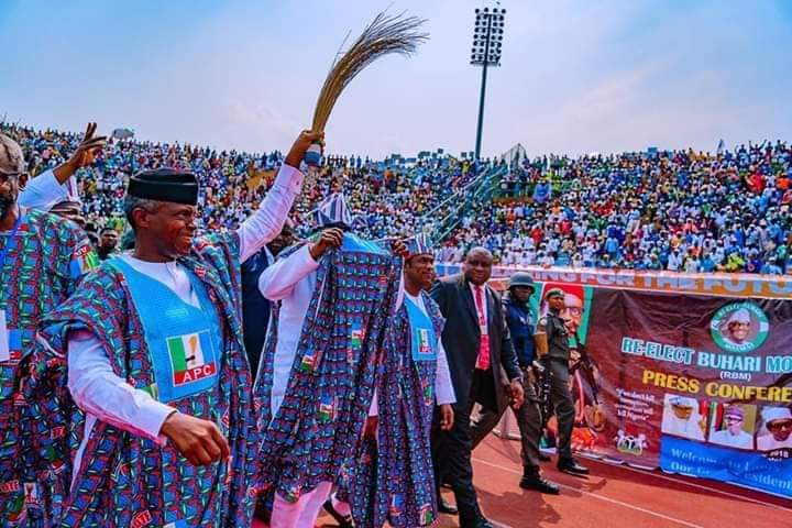 MalaTujjani73's tweet photo. #2YearsMemory.
President @MBuhari attends Campaign Rally in Lagos State on 9th Feb 2019, @AsiwajuTinubu @jidesanwoolu, @tundefashola PHOTOS:📸@TolaniAlli https://t.co/RBcP7PShy7