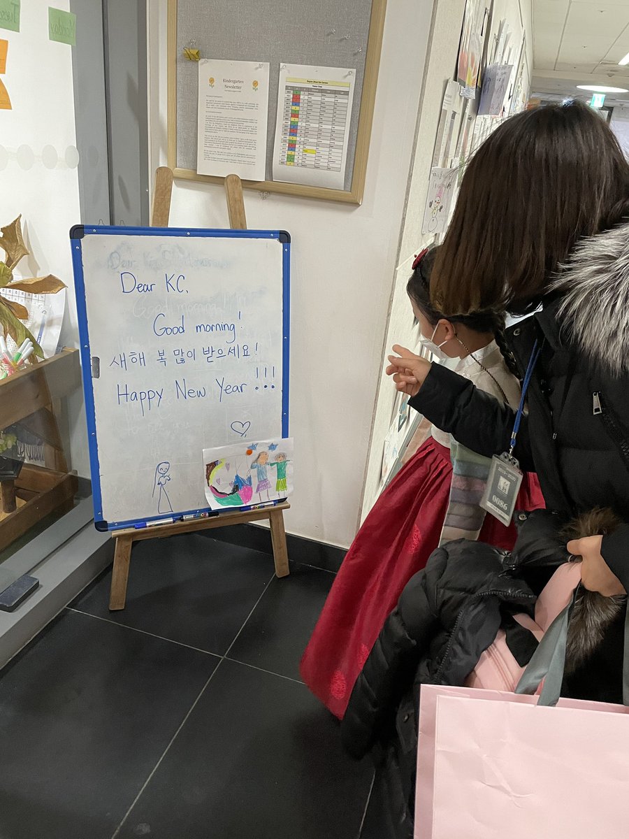 Our morning message, a daily part of our class routine where kids and parents get a glimpse of what is in store for the day. A KC ritual where parents read to their child before wishing them a fun and memorable day at school. @Intl_Chadwick <a href="/julesptaylor/">𝗝𝘂𝗹𝗶𝗮𝗻 𝗧𝗮𝘆𝗹𝗼𝗿</a> <a href="/pamcee101/">Pam Castillo</a> <a href="/ibpyp/">IB PYP</a>
