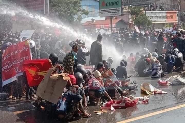 ကျွန်တော်တို့အသံကို ကမ္ဘာကလုံးဝကြားဖို့လိုနေပါပီ။ 
ဖိုက်တာတို့ ဒီနေ့ဒီပုံတွေသုံးမယ်။ 

တရားမမျှတမှုအတွက် ကမ္ဘာကသူတို့ကိုရှုံချအောင်လုပ်ကြမယ်။  

*Tagline*
HEAR OUR VOICE 

🟥 Hashtag 
#Feb9Coup
#WhatsHappening