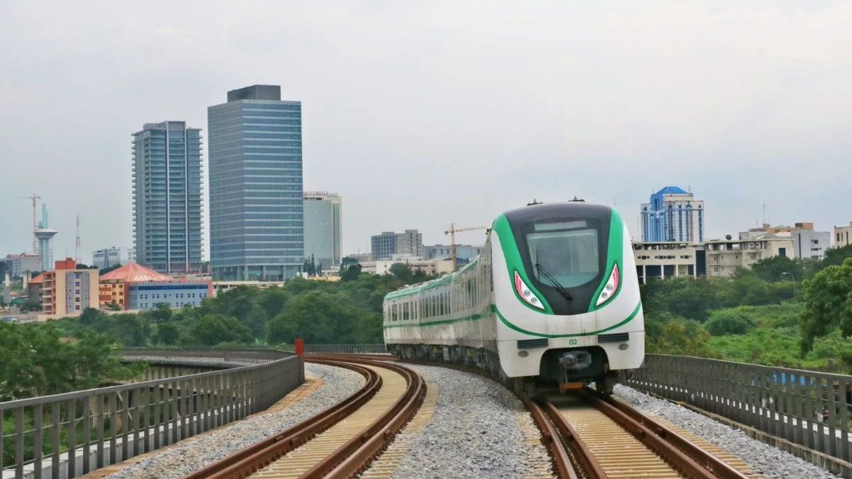 SirAbelOfficial's tweet photo. The Buhari Admin has demonstrated a single-minded commitment to upgrading & developing Nigeriaβs Transport system.
3 major rail projects inherited frm prev admin have been completed & commissioned:
- Abuja Metro Rail
- Abuja-Kaduna Rail
- 327km Itakpe-Ajaokuta-Warri Rail
#RailUp https://t.co/VvLyMwL25w